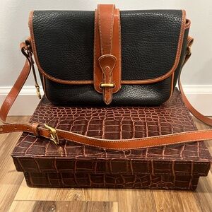 Vintage Dooney & Bourke crossbody bag